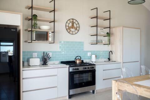 Shelley Point Casa | Shelley Point Estate Blue Avion Luxury Holiday Home Solar Powered