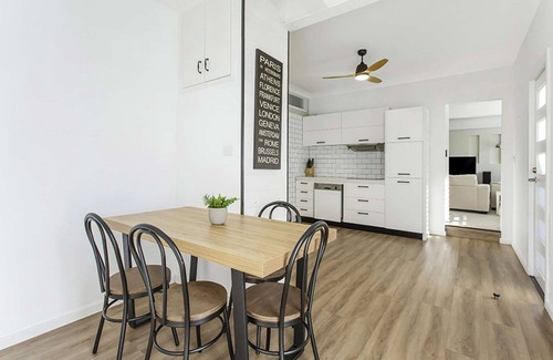Shellharbour Casa | Shellharbour - 4 bedroom house with large pool, walk to beach & Village Cafes