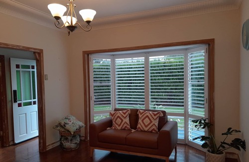 Shellharbour Casa | Shellharbour Village 3 Bedroom house with large pool, walk to beach & Cafes