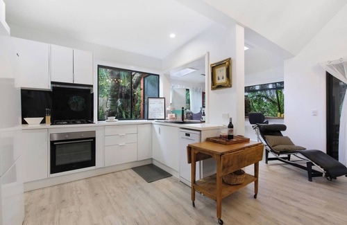 Sawtell Casa | Shellies on the Beach Little House - 2BR Absolute Beachfront with Outdoor Bath