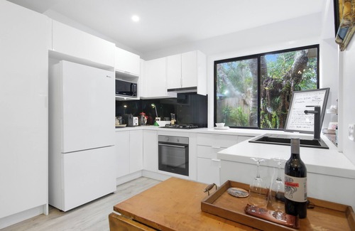Sawtell Casa | Shellies on the Beach Little House - 2BR Absolute Beachfront with Outdoor Bath