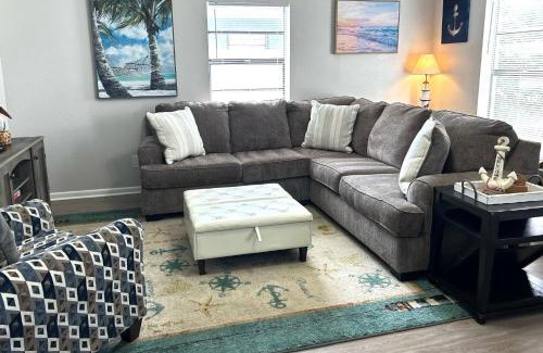 Forest Hills Casa | Shells of Paradise a Cozy, Pet-Friendly Tampa Home with Heated & Screened Pool 4 miles to Adventure Island and Busch Garden