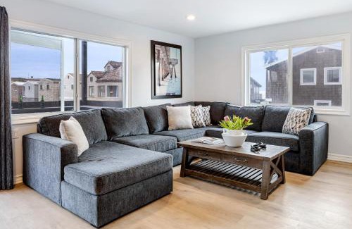 West Newport Casa | Shelly by AvantStay Steps to the Beach Deck w Ocean Views 5BDR