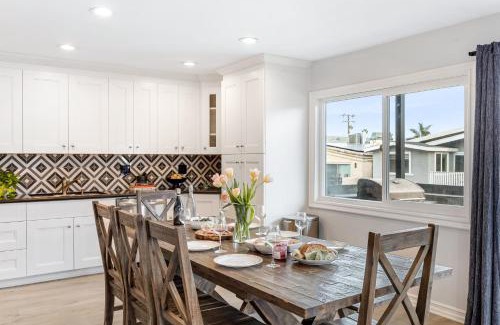 West Newport Casa | Shelly by AvantStay Steps to the Beach Deck w Ocean Views 5BDR