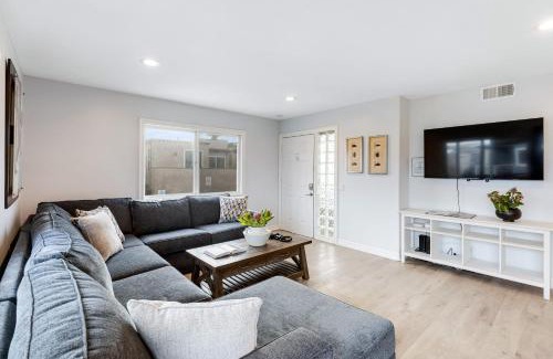 West Newport Casa | Shelly by AvantStay Steps to the Beach Deck w Ocean Views 5BDR