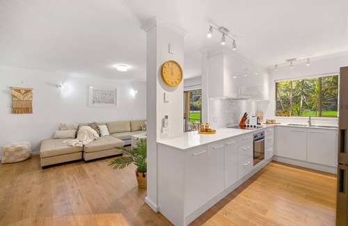 Port Macquarie Apartamento | Shelly Cove Apartment 12 - aircon, pool, beach across road