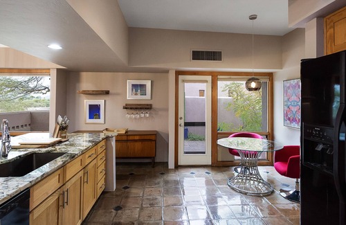Catalina Foothills Estates Casa | A World Apart: Perfectamente ubicado, Retiro de lujo en la ciudad, Lote Ridgetop con VISTAS.