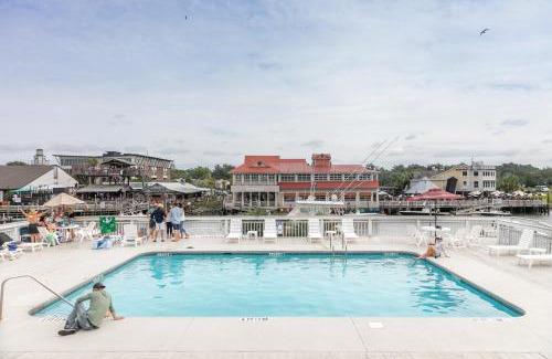 Mount Pleasant Hotel | Shem Creek Inn