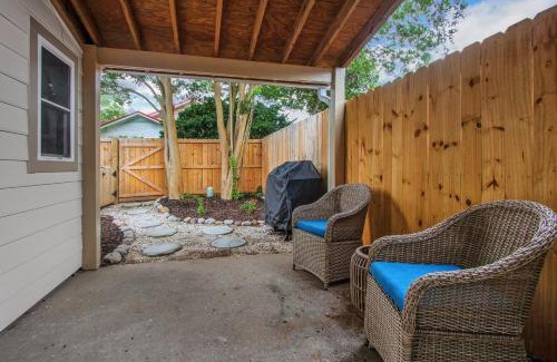Mount Pleasant Casa | Shem Creek Retreat by AvantStay 10 Mins to Downtown Charleston Yard Patio