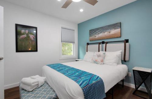 Mount Pleasant Casa | Shem Creek Retreat by AvantStay 10 Mins to Downtown Charleston Yard Patio