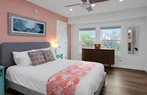 Mount Pleasant Casa | Shem Creek Retreat by AvantStay 10 Mins to Downtown Charleston Yard Patio