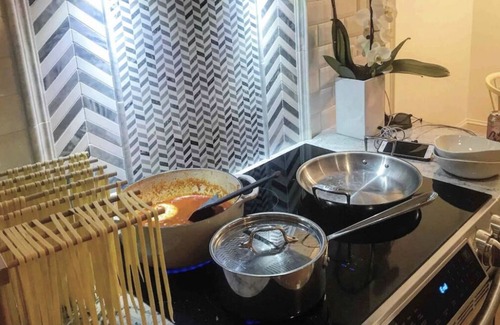 Edinburg Otro | Shenandoah Farmhouse on the River with Sweeping Mountain Views. Pet Friendly.