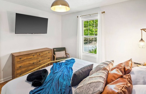Mount Jackson Cabina | Shenandoah High Style Cozy Cabin with Patio and Fire Pit- Pet-Friendly!