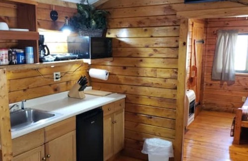 Jones Mills Cabina | Shenandoah I Ski Camp in The Laurel Highlands.