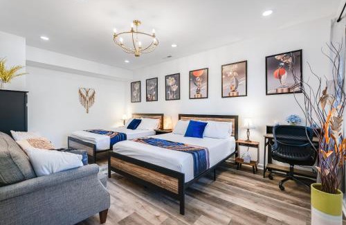 Massanutten Casa | Shenandoah Paradice - 6 Person Hottub, Mountain View, EV Station, Arcade, Modern Minimalist Design, Walk to Ski