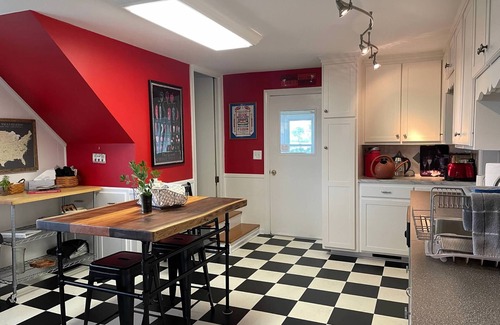 Waynesboro Casa | Shenandoah Valley Farm House