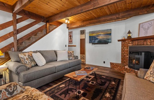 Woodlands Casa | Shepherd's Cabin - Gambrel cabin, spacious while still being cozy and inviting!