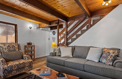Woodlands Cabina | Shepherd's Cabin - Gambrel Cabin, Spacious While Still Being Cozy And Inviting! 2 Bedroom Cabin