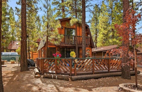 Woodlands Cabina | Shepherd's Cabin - Gambrel Cabin, Spacious While Still Being Cozy And Inviting! 2 Bedroom Cabin