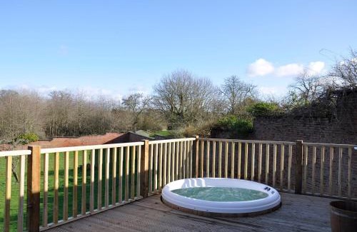 Llandenny Casa | Shepherd's Hut at Cefn Tilla Court