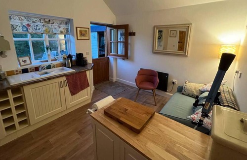 Peterstow Cabina | Shepherd's Hut in a Herefordshire Cider Orchard