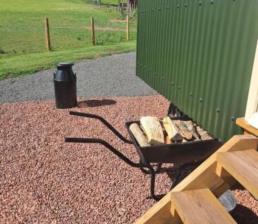 Llanfihangel Tal-y-llyn Casa | Shepherd's Hut in heart of the Brecon Beacons