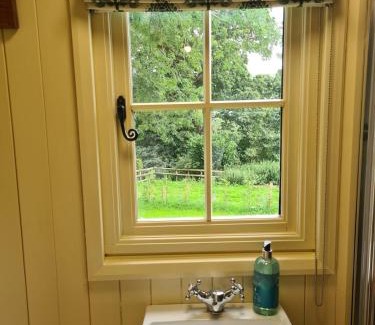 Llanfihangel Tal-y-llyn Casa | Shepherd's Hut in heart of the Brecon Beacons