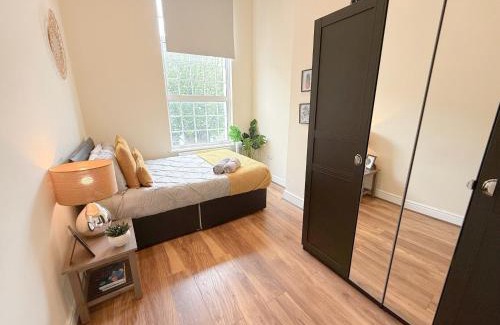 Addison Apartamento | Shepherds Bush 2-Bedroom Flat with FREE WiFi near Westfield London, Hammersmith & Kensington