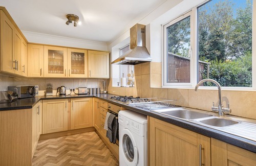 College Park and Old Oak Casa | Shepherds Bush Abode