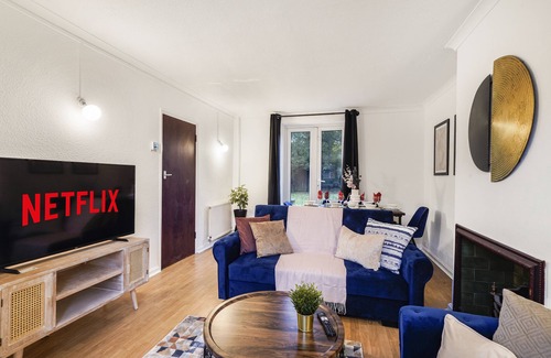 College Park and Old Oak Casa | Shepherds Bush Abode