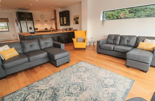 Berwick-upon-Tweed Casa | SHEPHERDS HOUSE, pet friendly, character holiday cottage in Lowick