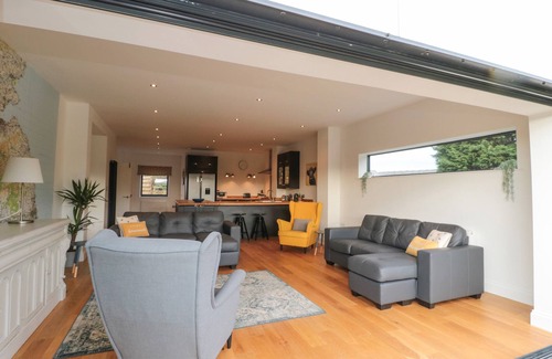 Berwick-upon-Tweed Casa | SHEPHERDS HOUSE, pet friendly, character holiday cottage in Lowick