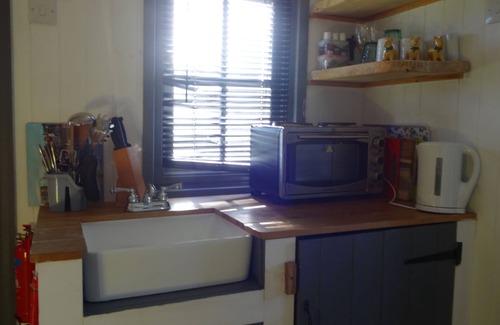 Wigton Cabaña | Shepherds hut with hot tub and onsite bistro and gym close to Hadrian's Wall and beach.