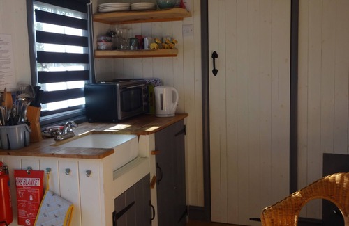 Wigton Cabaña | Shepherds Hut with en-suite shower room and on site Bistro and gym