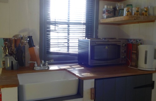 Wigton Cabaña | Shepherds hut with hot tub and pet friendly, close to the beach and Hadrian's wall.