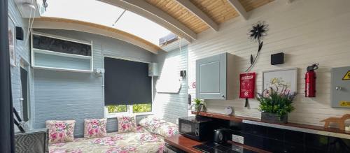 Beach Otro | Shepherds hut Bath