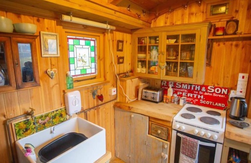 Balnain Casa | Shepherds Hut by Interhome