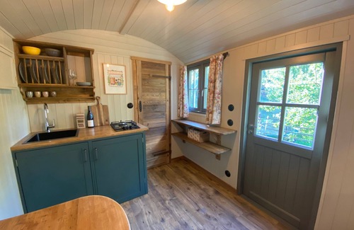 Seytroux Cabina | Shepherd’s Hut - Ideal for Couples - Near Morzine