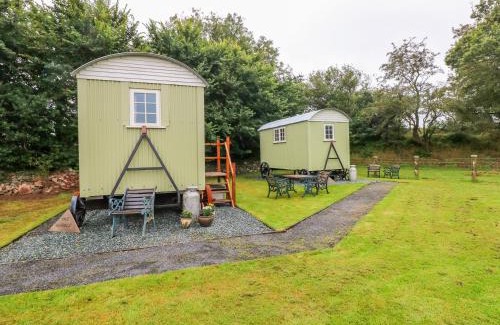 Milford Haven Casa | Shepherds Hut - The Hurdle