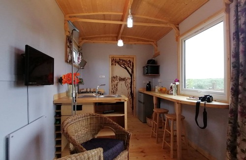 Maenclochog Casa | Shepherds Hut with stunning Pembrokeshire hill views