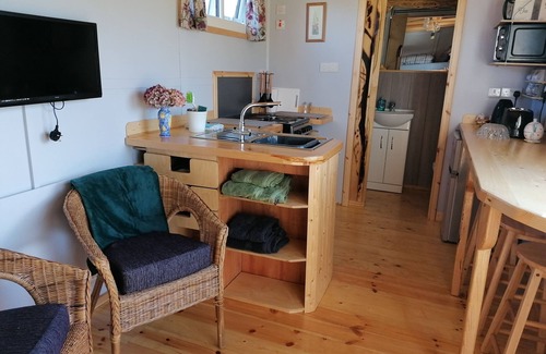 Maenclochog Casa | Shepherds Hut with stunning Pembrokeshire hill views