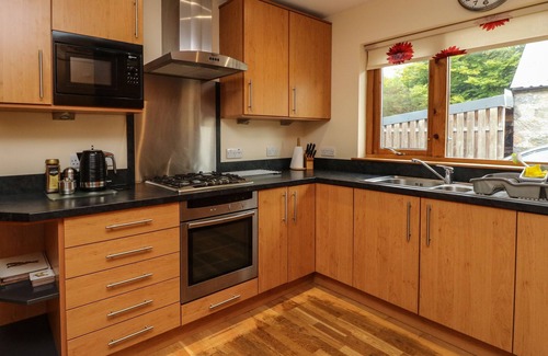 Torcastle Casa | SHEPHERDS REST, pet friendly, with open fire in Banavie