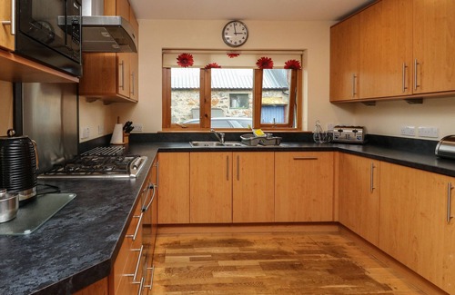 Torcastle Casa | SHEPHERDS REST, pet friendly, with open fire in Banavie