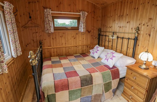 Farlow Cabaña | SHEPHERDS RETREAT, pet friendly, with a garden in Cleobury Mortimer