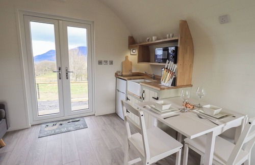 Keswick Cabaña | SHEPHERDS VIEW, romantic, with a garden in Keswick