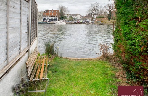 Elmbridge Casa | Shepperton - Driveway, Patio, Pets Welcome