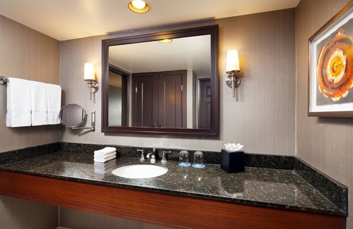 Bonita Hotel | Sheraton Fairplex Suites & Conference Center