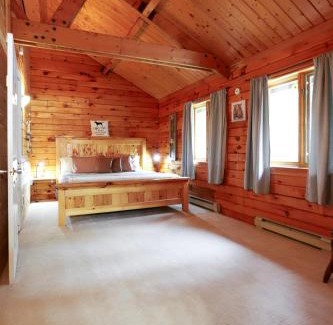 Chester Casa | Sherbrooke Lake Cottage with Private Beach