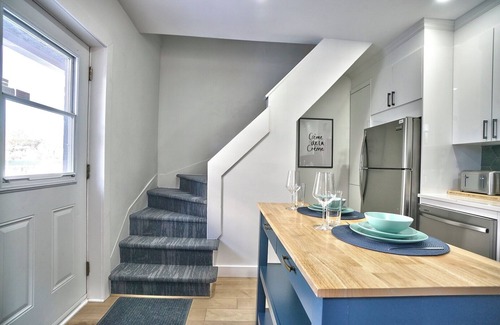 Sherbrooke Apartamento | Sherby LUX: Central, Parking, Renovated, Sleeps 6