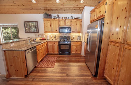 Tahoma Casa | Precioso 3br, 2. 5 ter bis Dog-Friendly Home con bañera de hidromasaje en el hermoso oeste de la orilla de Tahoe